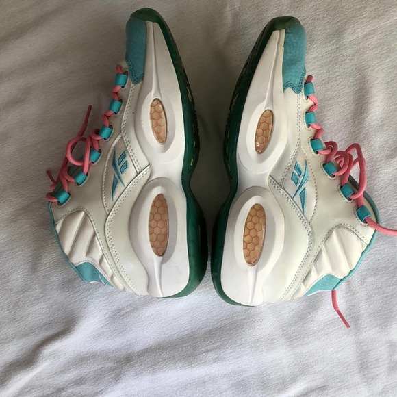 Girls green and pink lace Reebok Basketball shoe. - Picture 6 of 12